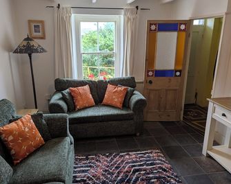 Traditional Fisherman's Cottage with 3 bedrooms - Mousehole - Living room