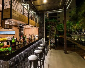 فيفث جومتين باتايا - باتايا - بار