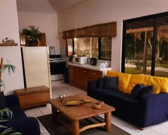 House on the high seas with access to the beach - San Jose - Sala de estar