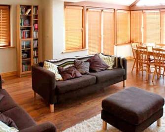 Lough Cluhir Cottage - Castletownshend - Living room