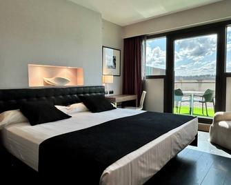 يو آر إتش أوتل ثينن بالاغاريس - افيلس - غرفة نوم