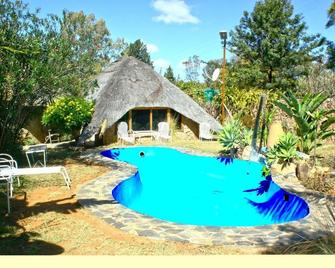 Superb tropical setting 4 - Bulawayo - Pool