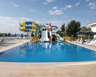 Burgaz Resort Aquapark Hotel - Lüleburgaz - Pool