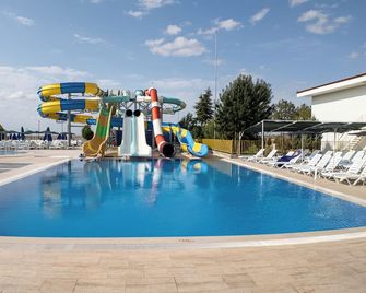 Burgaz Resort Aquapark Hotel - Lüleburgaz - Pool