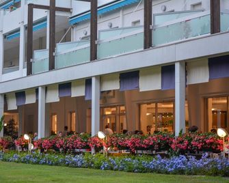 Residence Il Tridente - Bibione - Gebäude