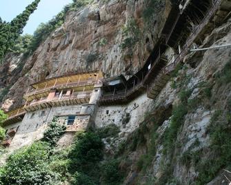 Wonderful old stone house, with a view on sea and mountains - Marathéa - Edificio