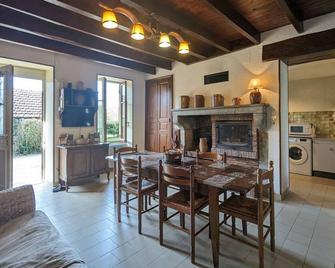Gîte familial près de Nohant avec jardin, cheminée, garage et WIFI gratuit - FR-1-591-94 - Nohant-Vic - Salle à manger