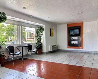 Motel 6 Albuquerque - Coors Road - Albuquerque - Lobby