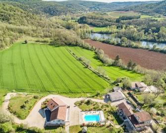 Homerez - Welcoming house in Saint-Géry with shared pool - Saint-Géry-Vers