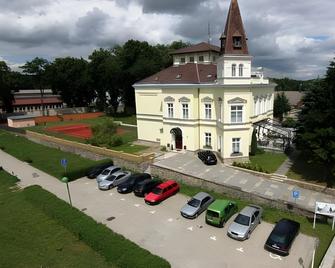 Hotel Nobys - Nová Bystřice - Edificio