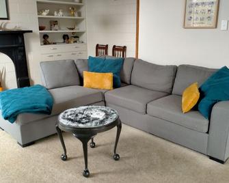 The Sheep's Retreat Farmstay - Marton - Sala de estar