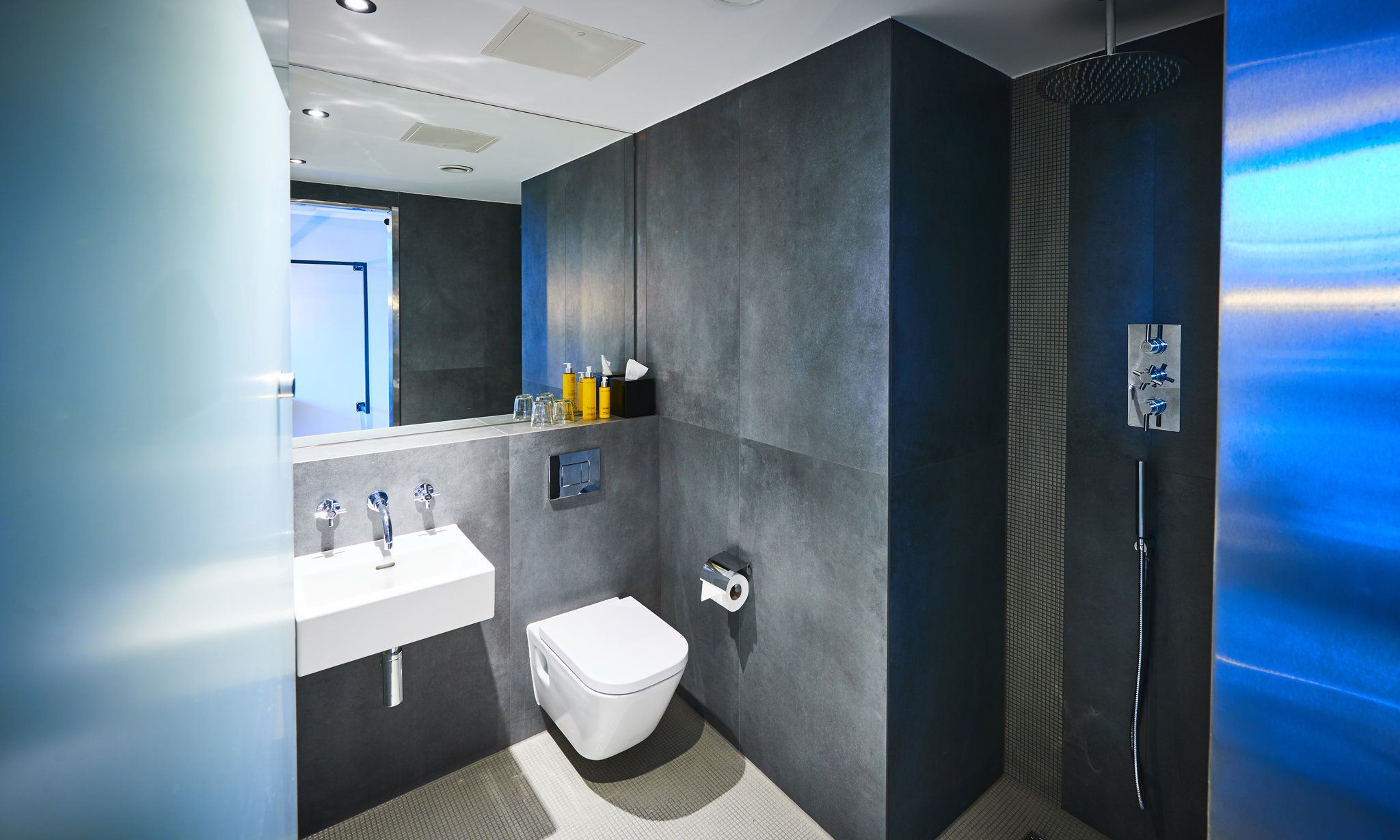 Bathroom view of New Road Hotel