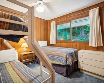 Quaint Condo 5 minutes to the ski slopes Valley Park D1 - Killington - Bedroom