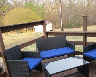 Welcoming 2-bedroom house with AC in semi-rural setting in Gaston County. - Gastonia - Balkon