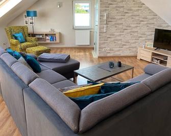 Vacation on the Terrassen-Mosel! Vacation home with small garden - Dieblich - Sala de estar