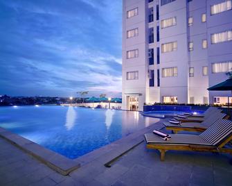 Aston Pluit Hotel & Residence - Jakarta - Piscina