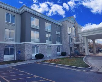 هوليداي إن إكسبرس هوتل آند سويتس إداهو فولز باي آيتش جي - ايداهو فولز - مبنى