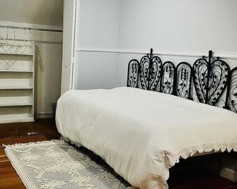 Hopewell Haven w/ heated pool and hot tub - Hopewell Junction - Bedroom
