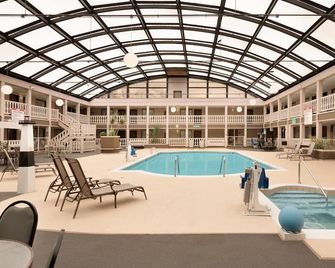 AmericInn by Wyndham Janesville - Janesville - Zwembad