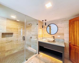 Hotel David - Quito - Bathroom