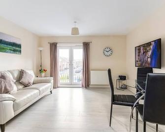 Lovely Two Bed detached house with Parking - Coseley - Living room