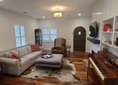 Farrar Farm Cottage (5 miles to Jack Daniels distillery) - Shelbyville - Huiskamer