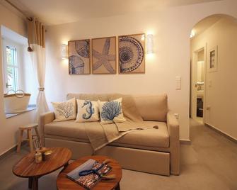 Azure Haven - Hydra - Wohnzimmer