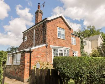 Ryeby Garth - Hull - Building