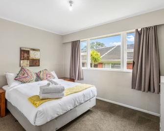 2-Bedroom Gem Near Eastern Auckland Beaches - Auckland - Bedroom