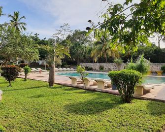 Hotel Puerta Chichen - Chichen Itza - Pool