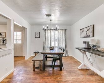 Crazy Cow Farmhouse with Sweeping Country Views in Chandler, OK - Chandler - Dining room