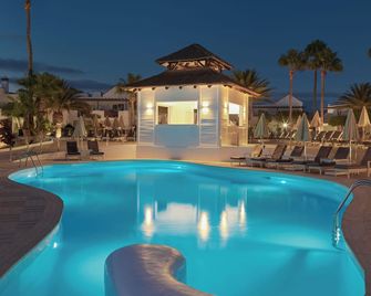 H10 Sentido White Suites - Playa Blanca - Piscina