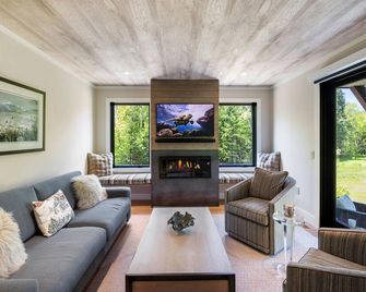 Reflection Point: Where Tranquility Meets Adventure in Stowe - Stowe - Salon