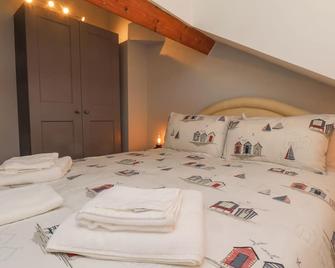 Dry Dock Cottage - Whitby - Bedroom