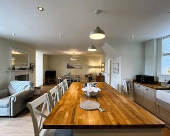 5 Old School Mews Shanklin - Shanklin - Dining room