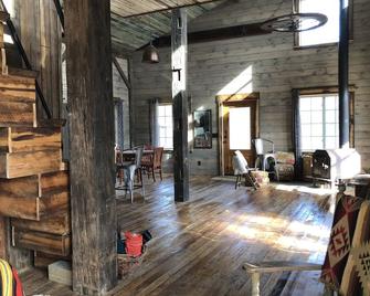 Newly built house in Rabbit Hash with Old World charm/Creation museum and ark. - Burlington - Living room
