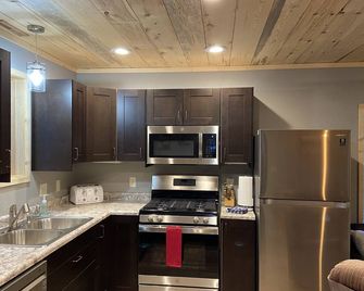 Cozy Cabin on Beautiful Pike Lake Chain - Iron River - Kitchen