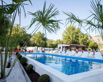 Bungalow Eco Mobile Homes Omis - Omiš - Zwembad