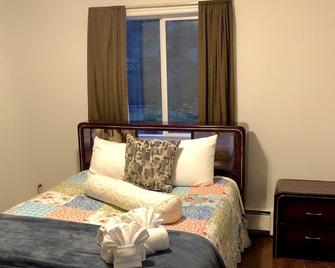 Grandma's Suite - Convenient Valley Location, Offering 10% Off On Tours! - Juneau - Bedroom