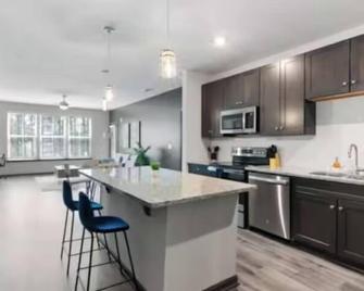 Luxurious King 2BR Suite in North Raleigh! - Raleigh - Cuisine