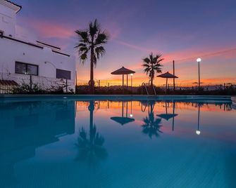 Lotus 2349 - Casares - Piscina