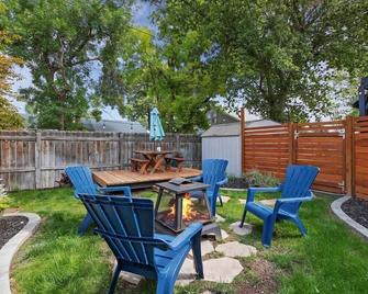 #stayinmydistrict Historic Charming Bungalow - Twin Falls - Patio