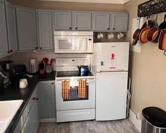 Johnstone-Rutherford Cottage - Newberry - Cucina