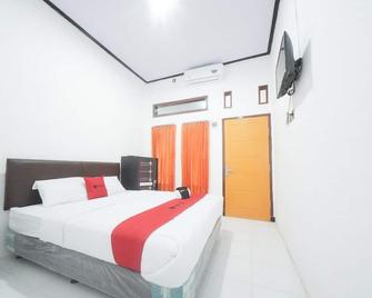 RedDoorz Syariah near Mall Roxy Banyuwangi 2 - Banyuwangi - Habitación