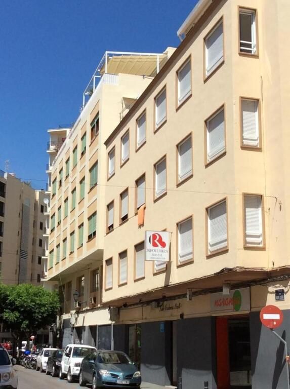 هوستل ريبول إيبيزا