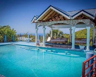 Kassion Corner - Whitehouse - Piscina