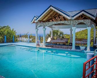 Kassion Corner - Whitehouse - Piscina