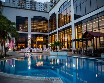 Grand Riverview Hotel - Kota Bharu - Piscina