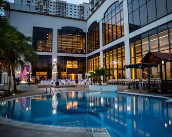 Grand Riverview Hotel - Kota Bharu - Pool