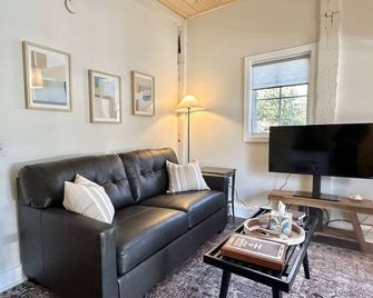 Convenient 1 BR in Center of Acadia! [Willowbrook] - Mount Desert - Sala de estar